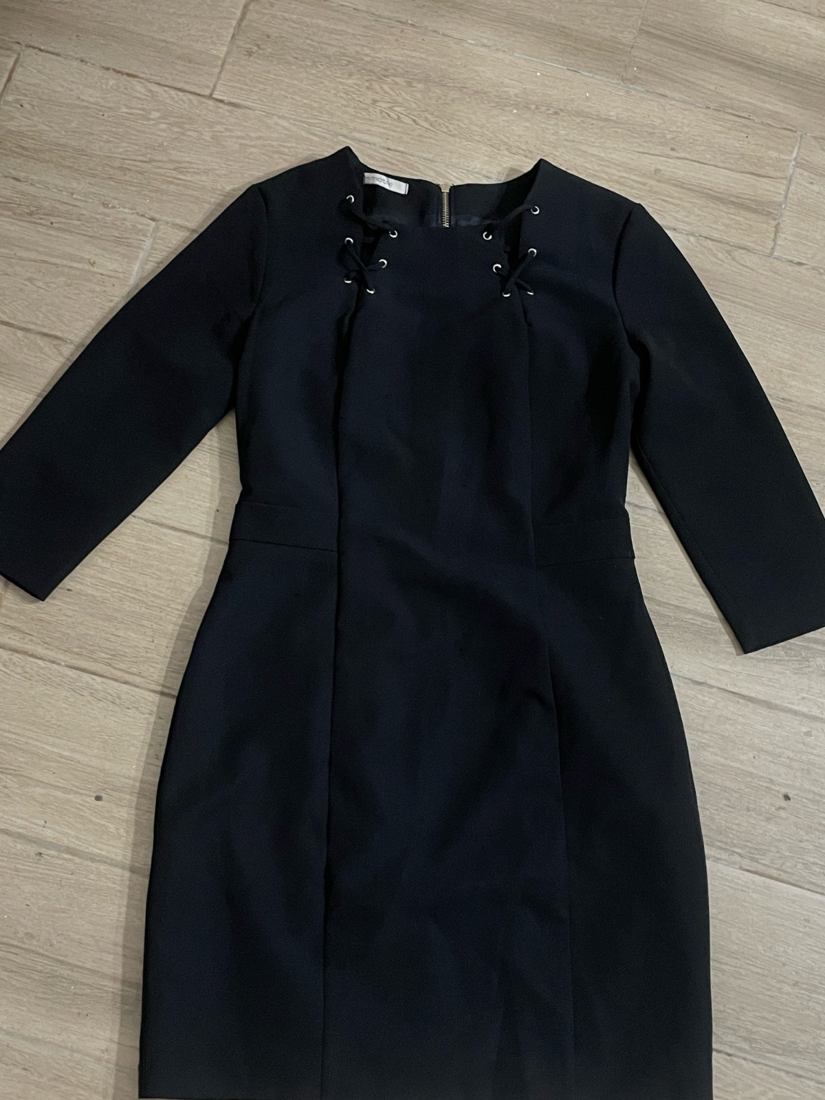Jolie petite robe noire de la marque Motivi