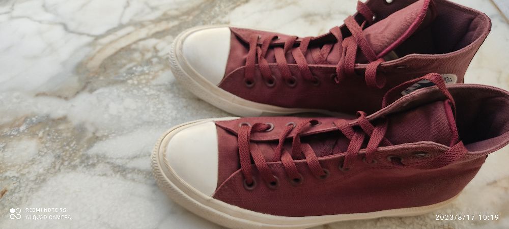Converse de marque rouge bordeaux 