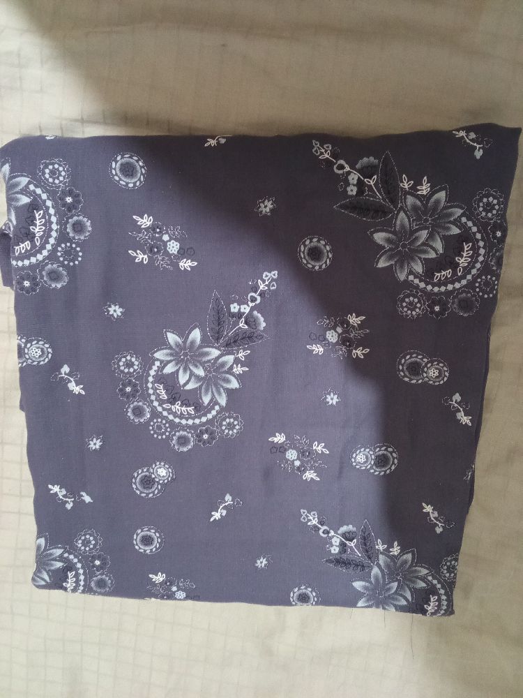 Coupon de tissu soiré en gris 
