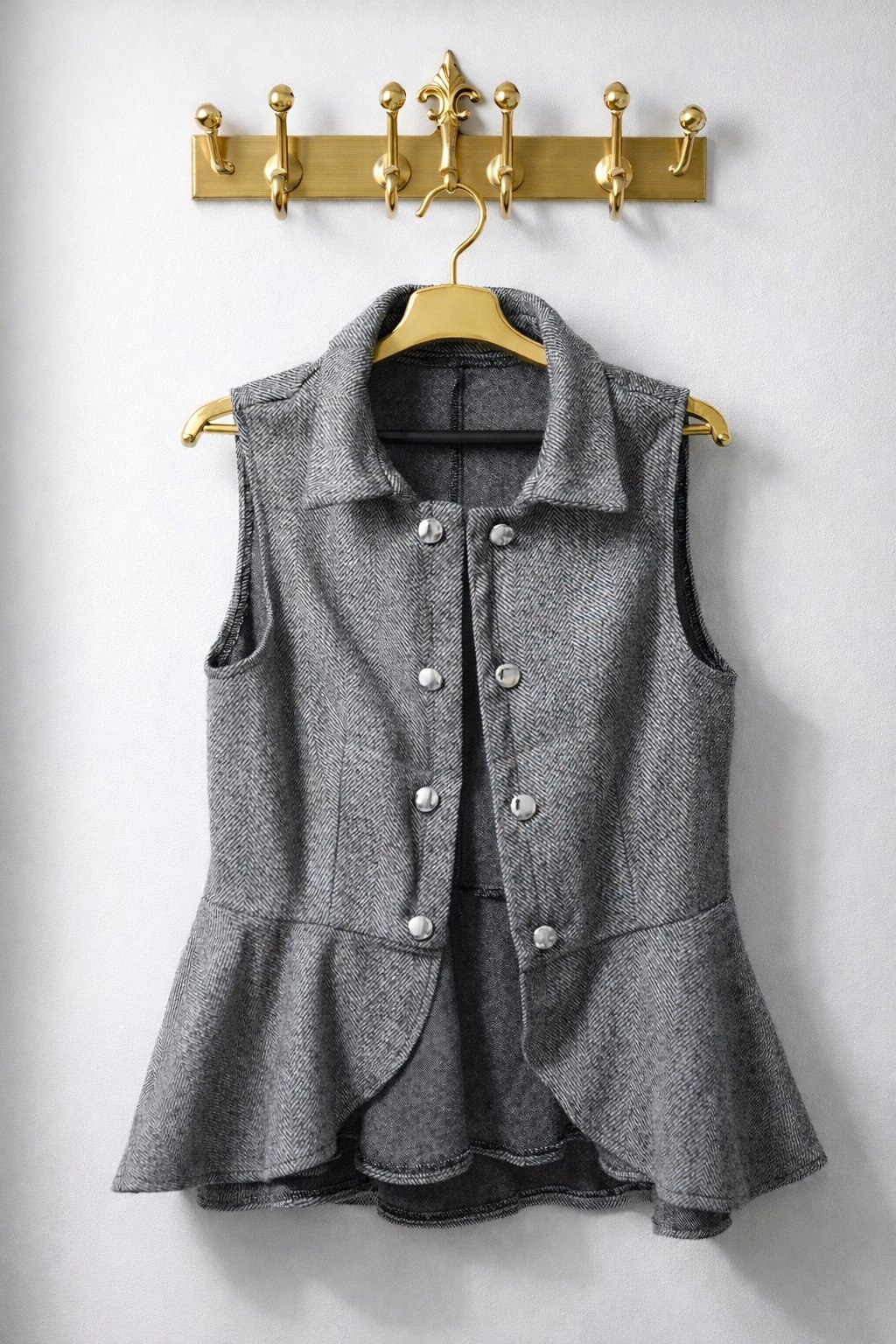 Veste Shein sans manches tissu gris avec motifs chevrons 