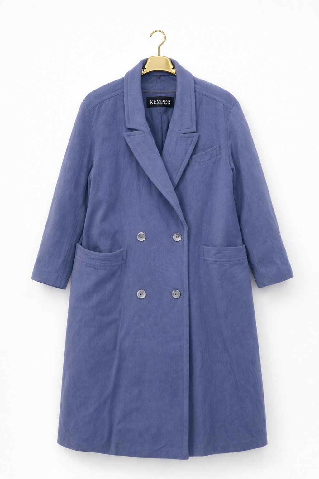 Joli manteau long, oversize de la marque Kemper. Belle couleur bleu lavande.