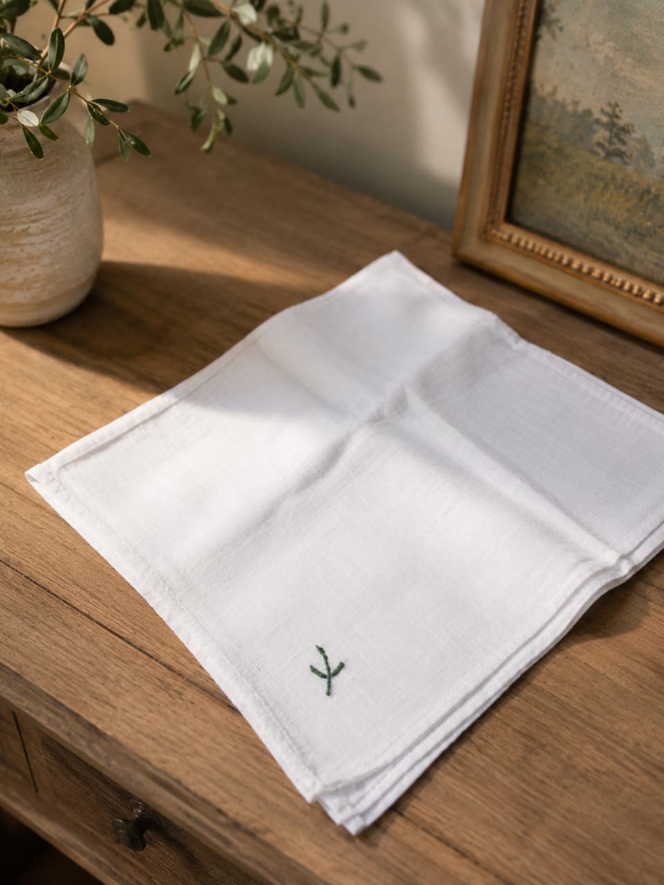 Lot de 8 serviettes de table en lin ,carrés, neufs, avec petite broderie
