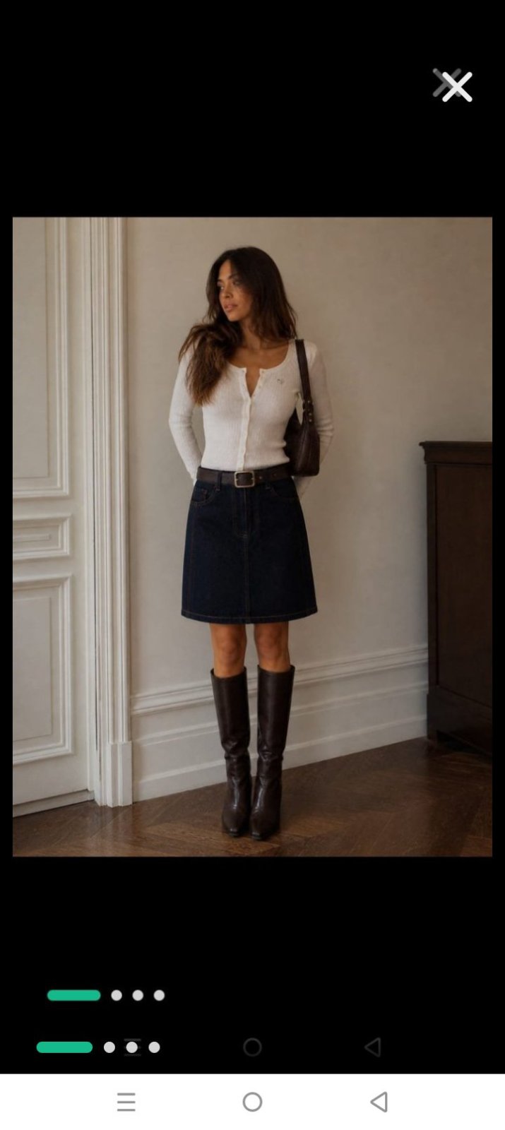 Magnifique jupe en jean droite avec sa ceinture dorée 
