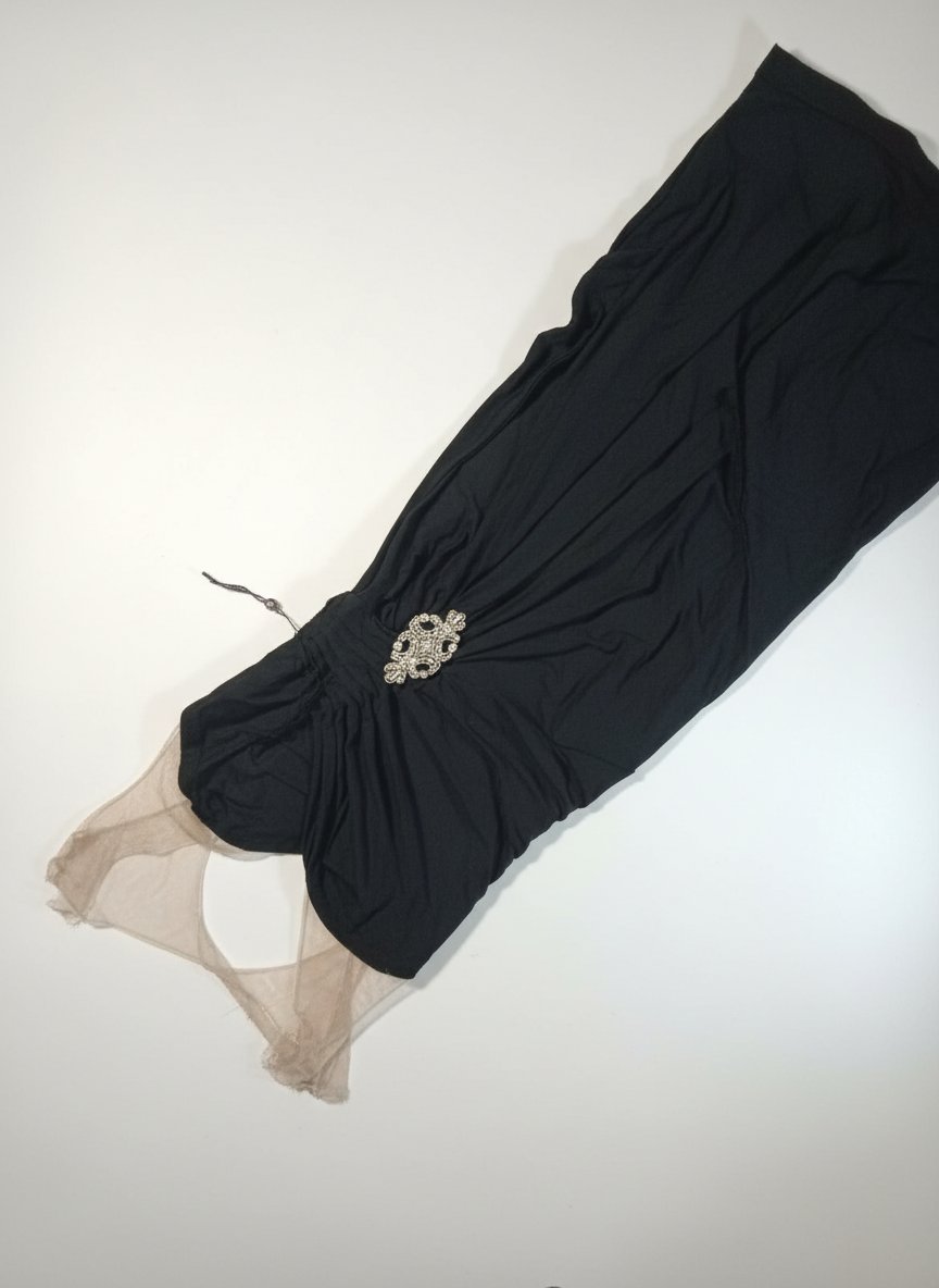 Une robe long noir soirée 