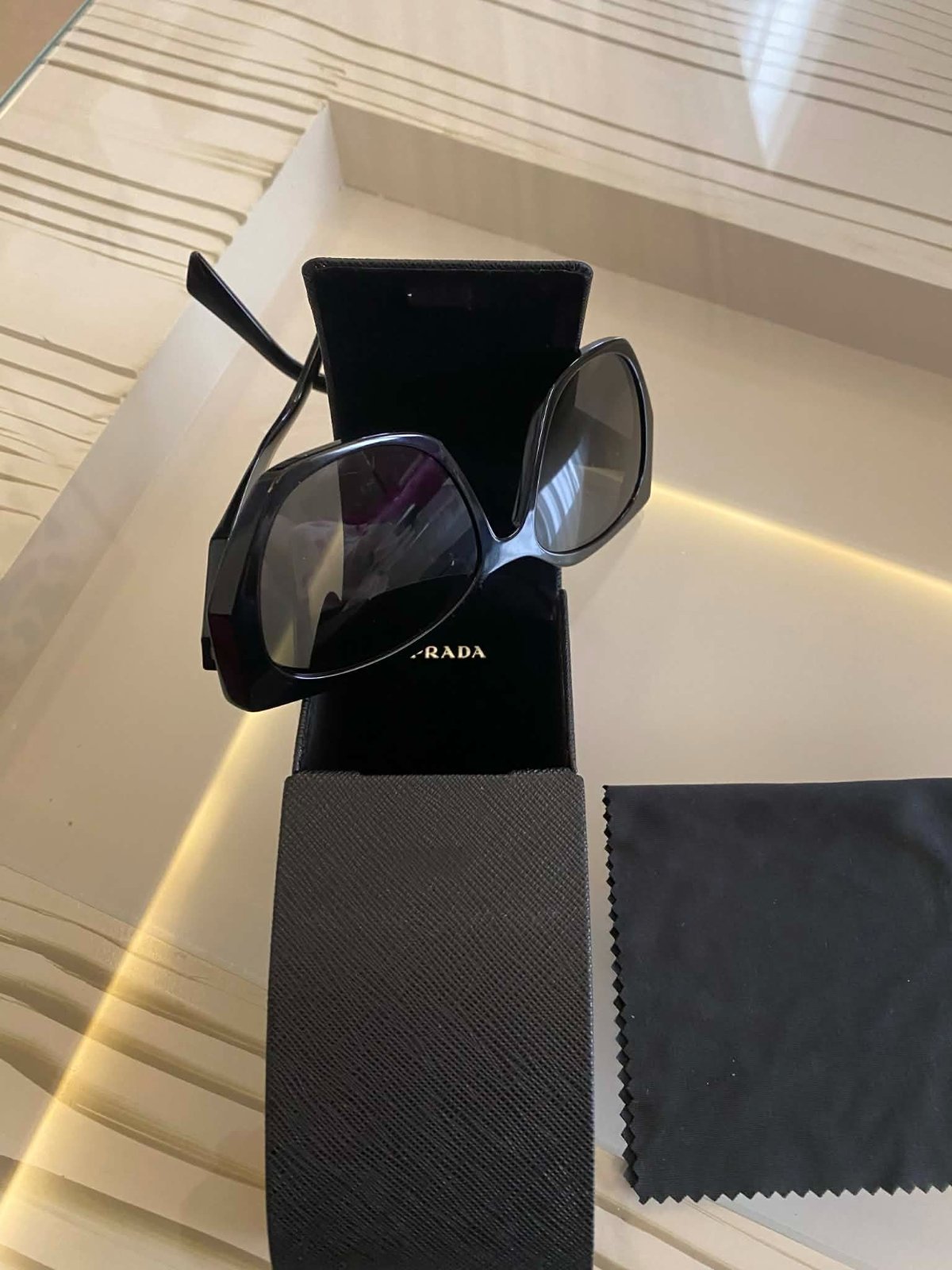 Lunettes solaire authentique prada 
