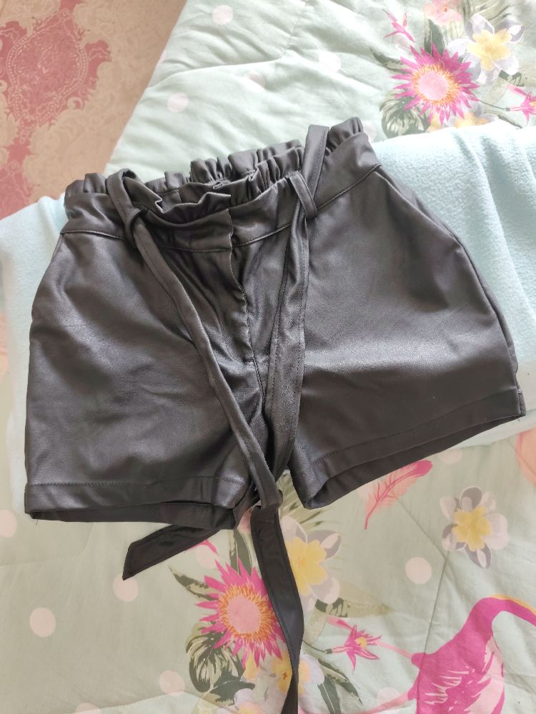 Short semi cuir noir fille 12-14 ans