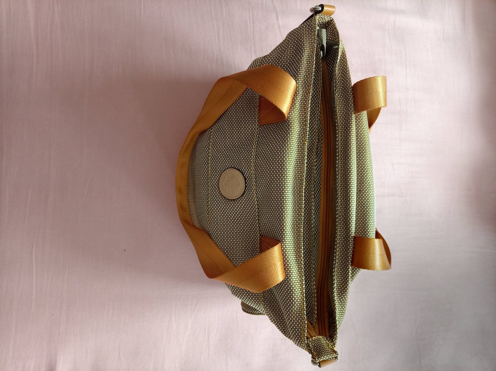 Sac femme Rieker original – grande taille Très bon état, presque neuf Plusieurs compartiments, pratique et élégant Couleur beige/camel 