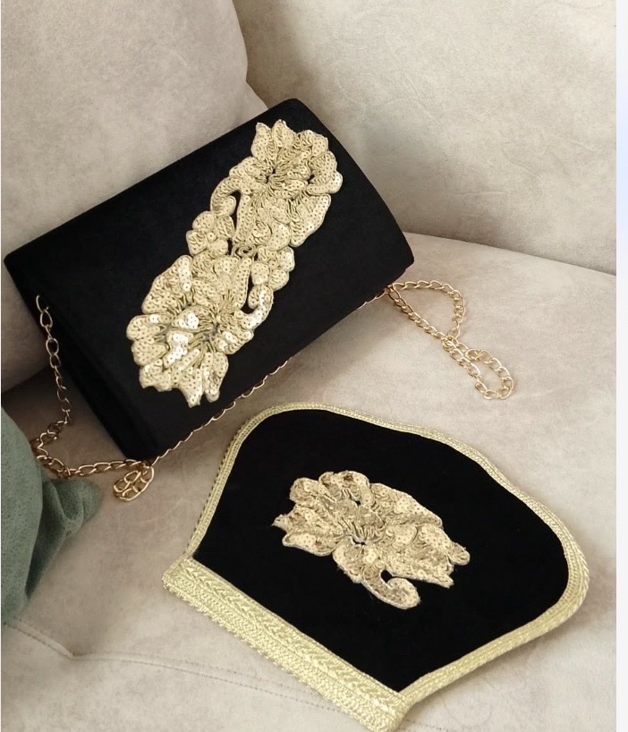 Pochette et éventail 