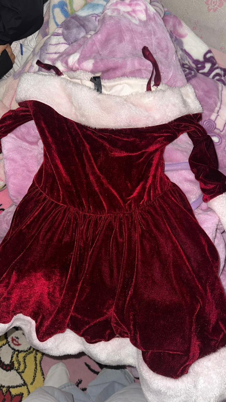 Robe rouge et blanc très belle /bonne qualité 