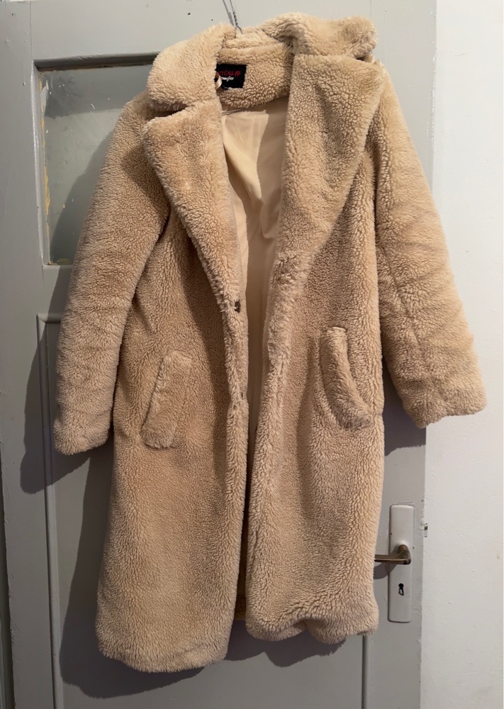 Manteau fausse fourrure mi long 
