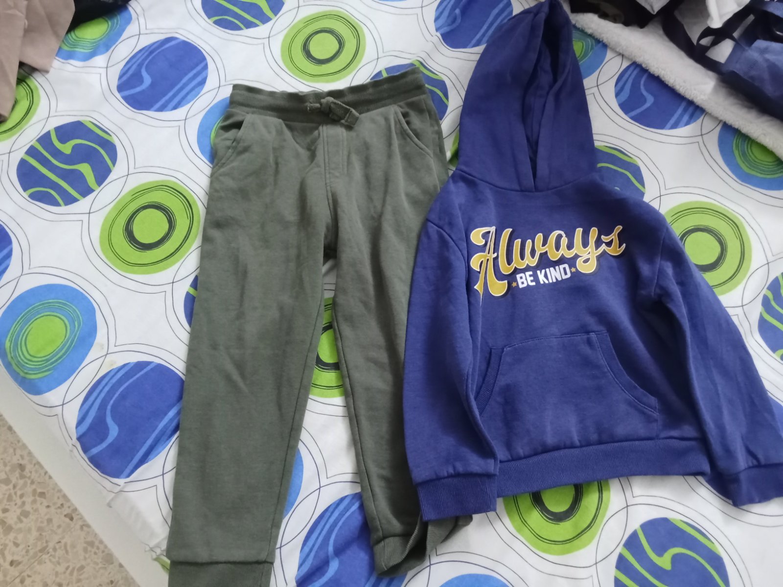 Lot pull et capuche 