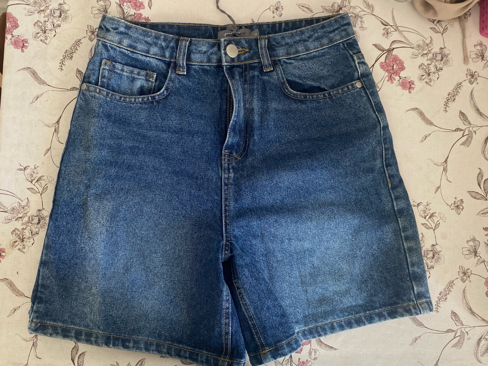 Short denim