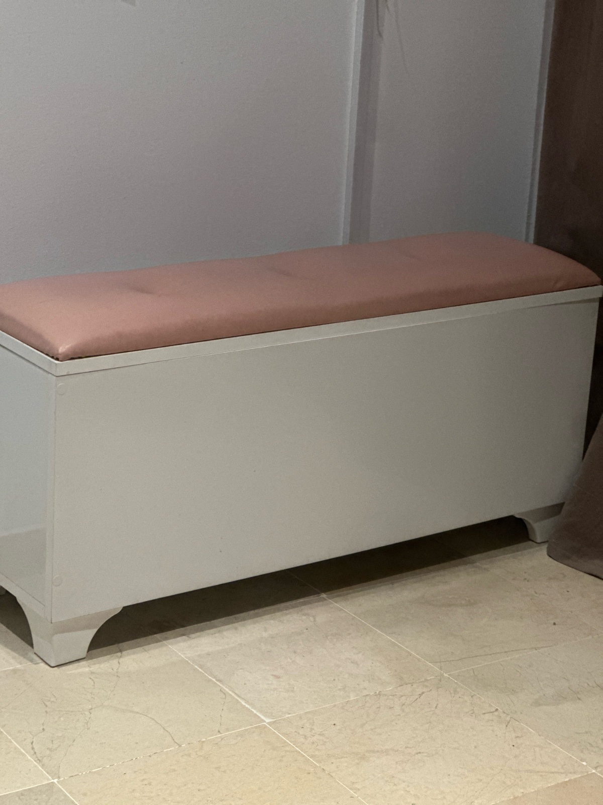 Lit 2 place sans matelas /Bureau + chaise / coffre/ 2 table de nuit/ 2 armoire 
