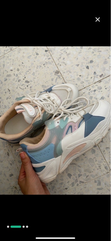 Basket blanc et bleu