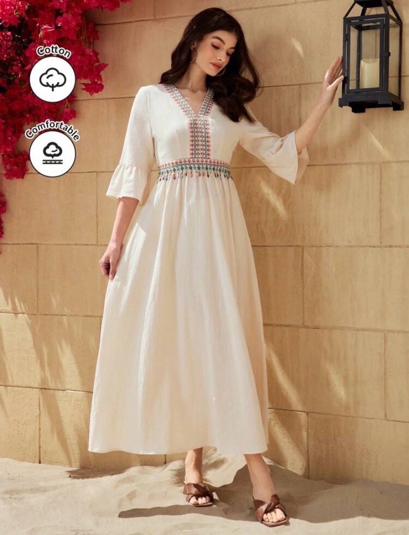Robe avec broderie