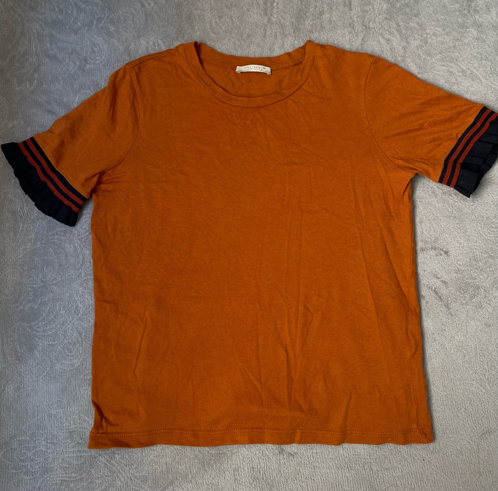 Tshirt zara avec details au manches 
