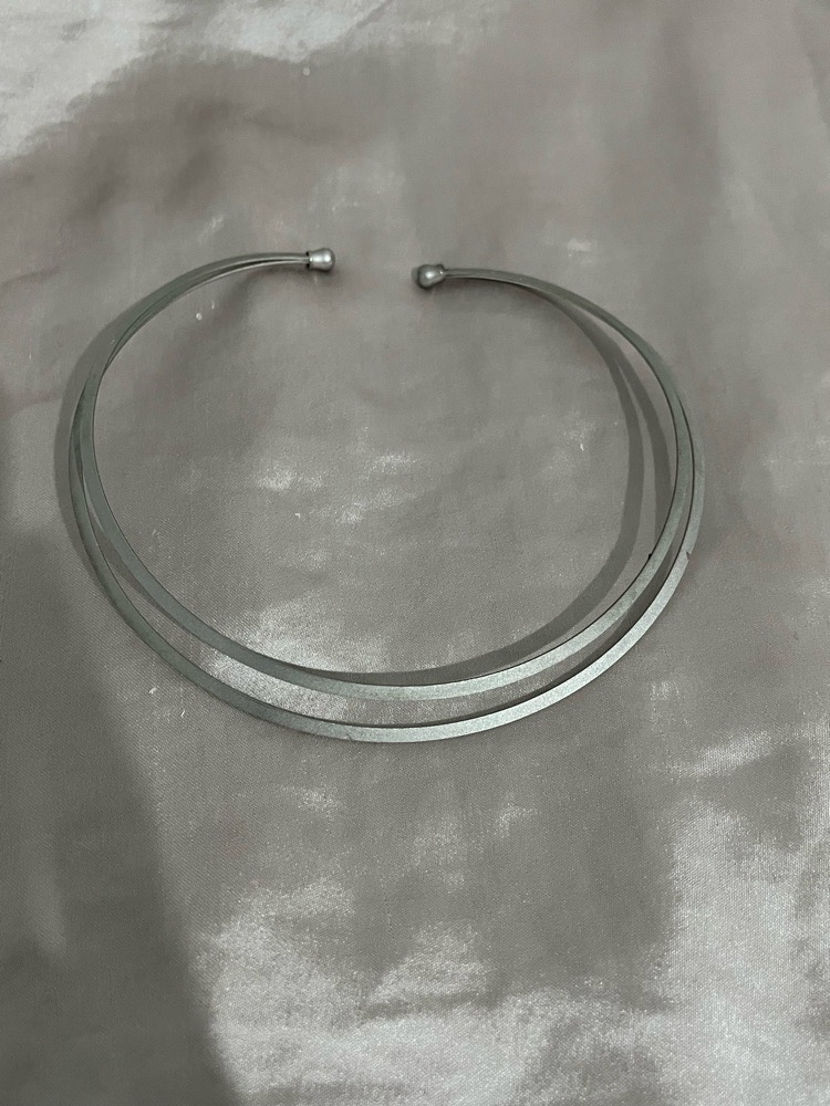 Silver colier