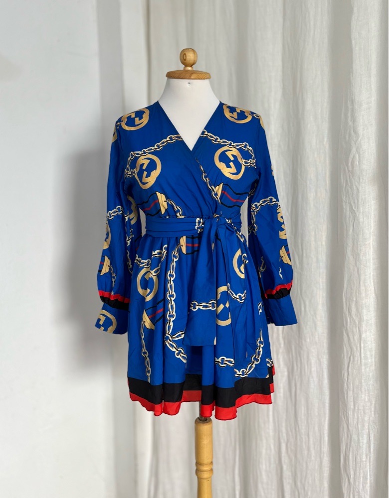 Robe bleu avec ceinture 