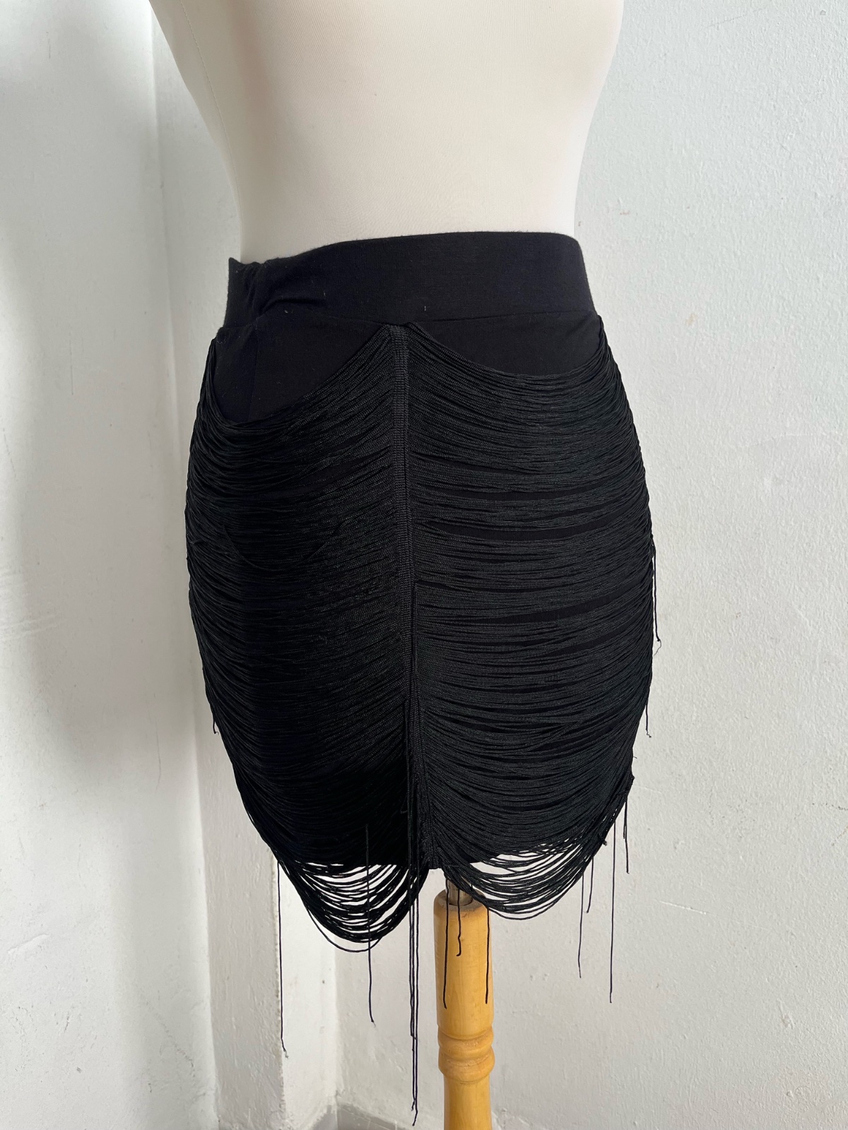 Jupe noir avec franges 