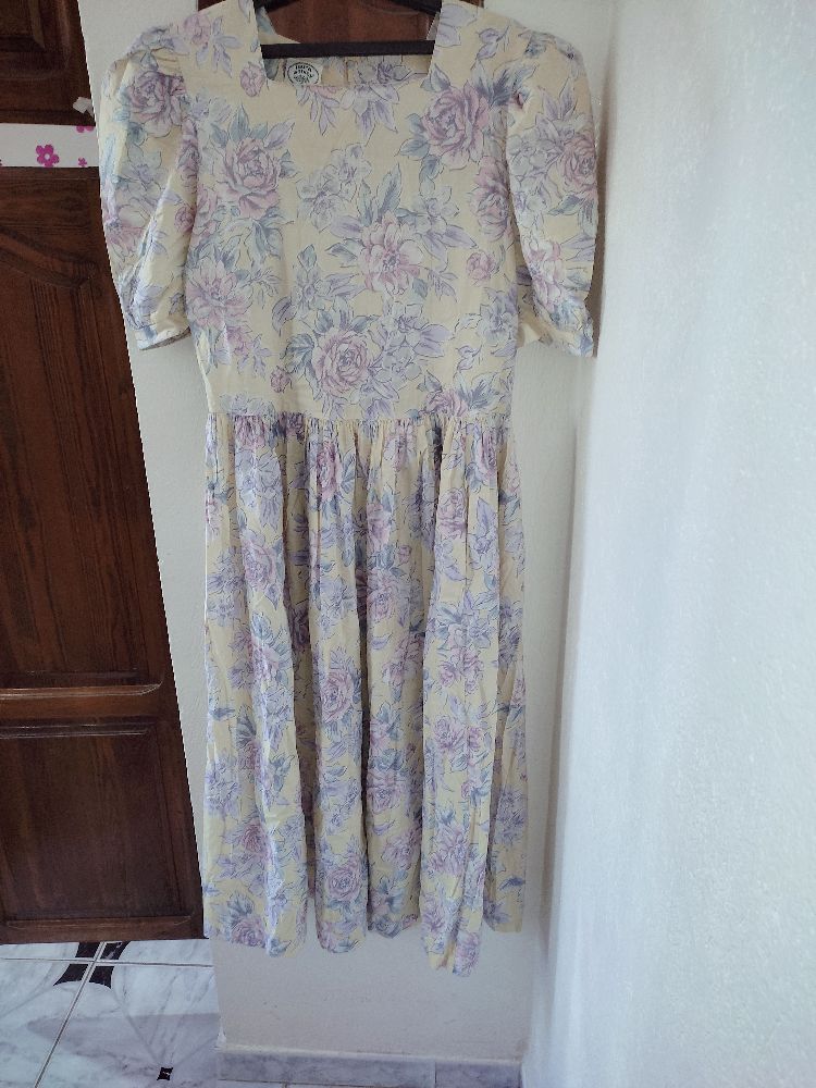 Robe fleurie trés joli