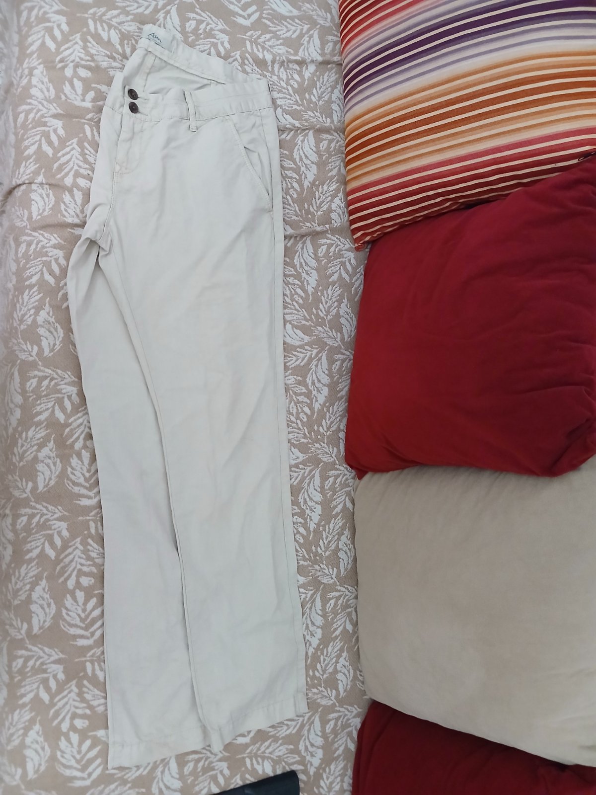 Pantalon homme en bon etat taille 42 prix 20d