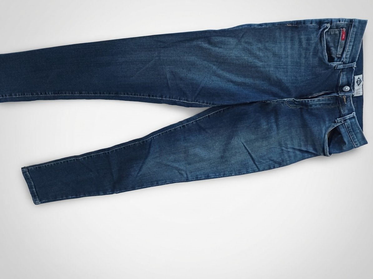 Pantalon en tres bon etat LEE COOPER