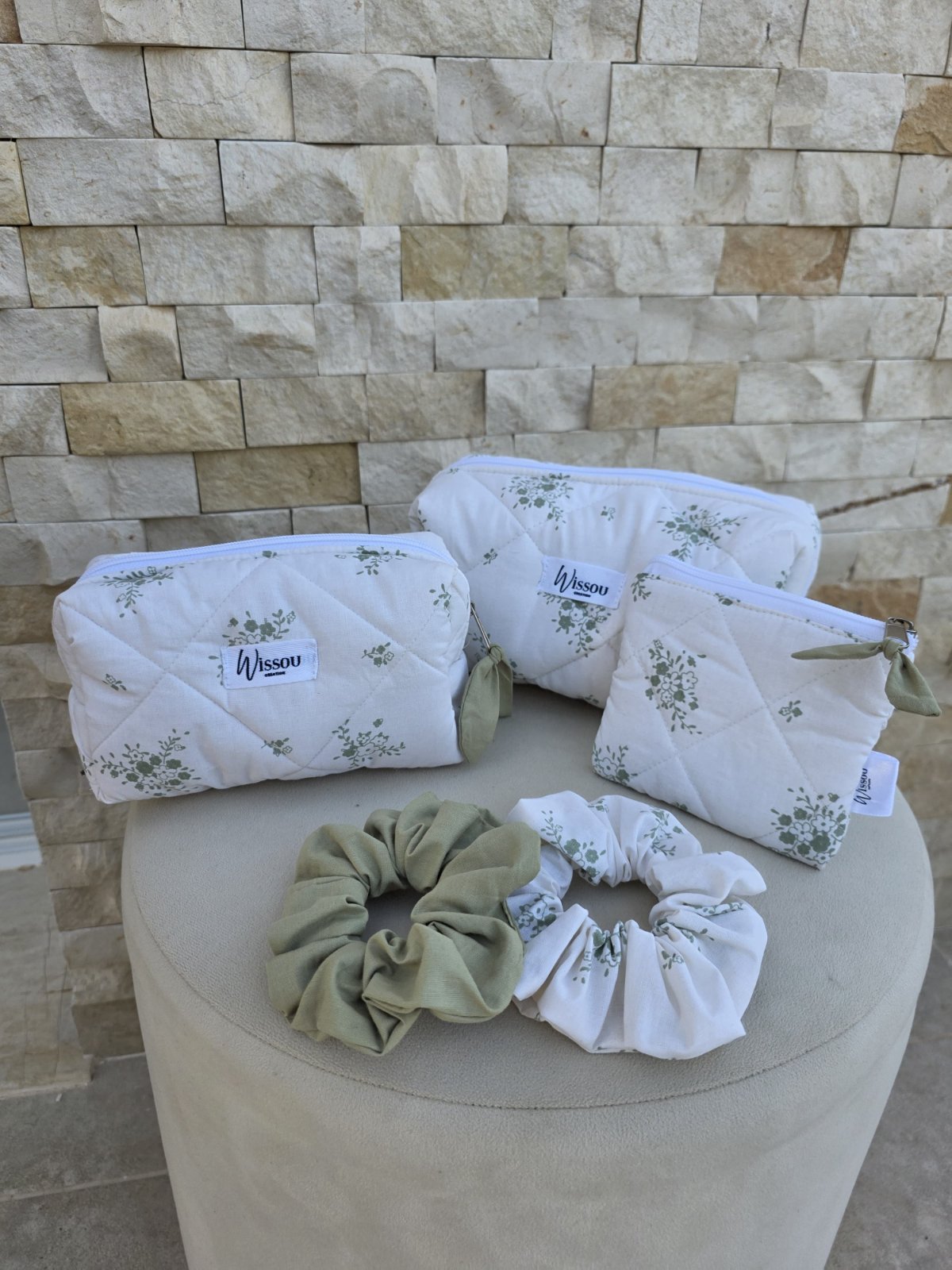 Pouches set