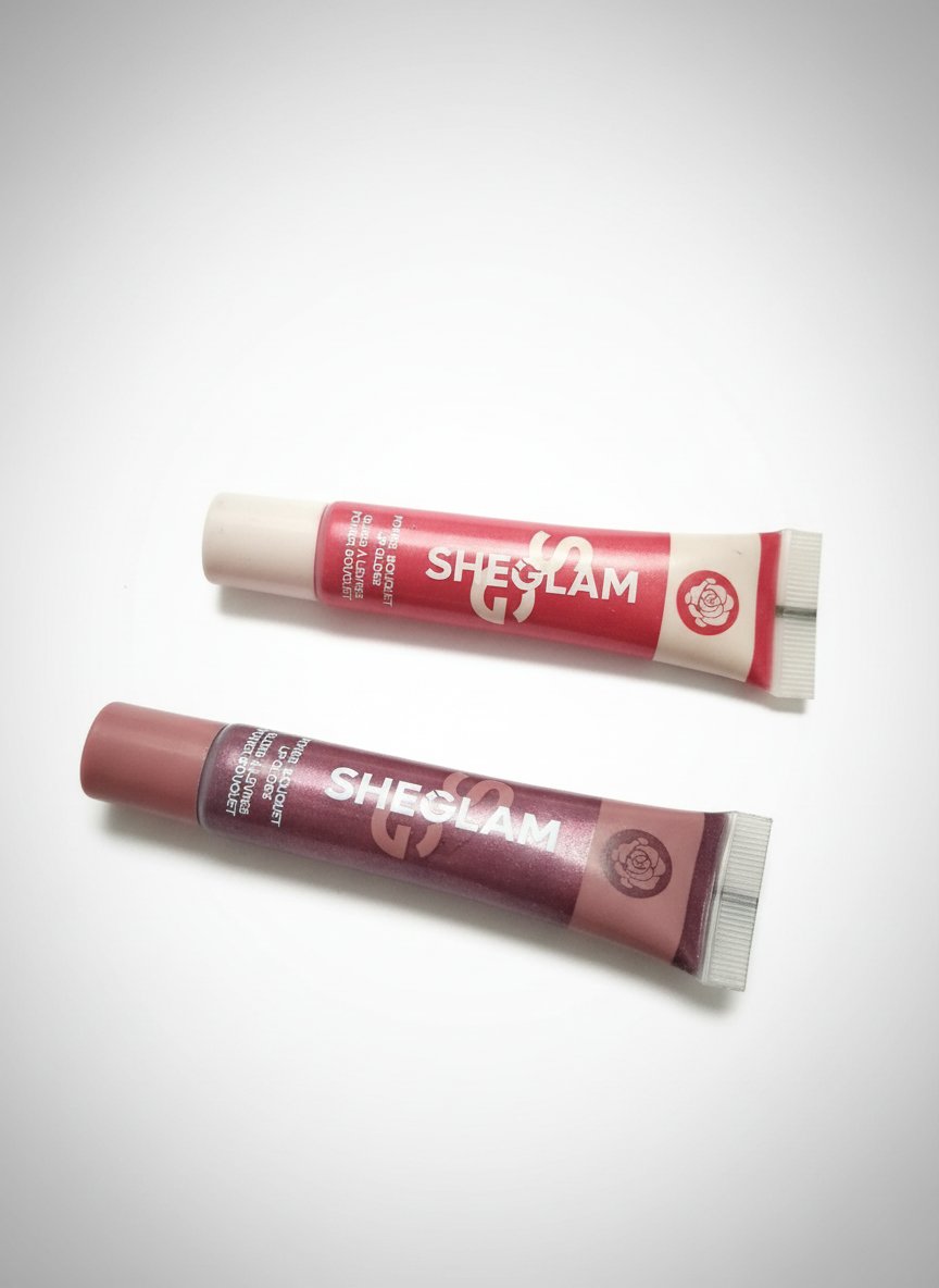 Gloss glossy , glitter 
