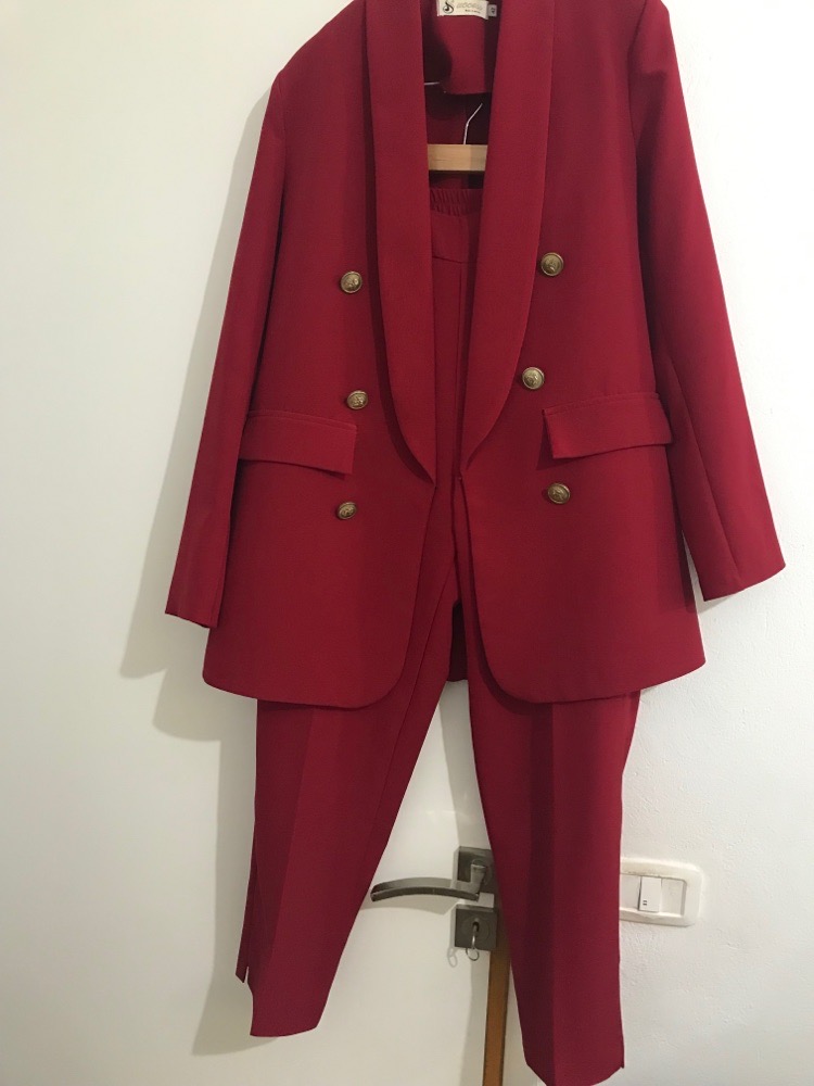 Tailleur rouge
