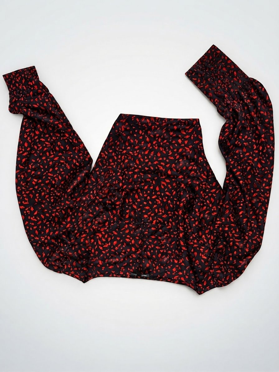 Chemisier noir à motifs rouges – manches longues