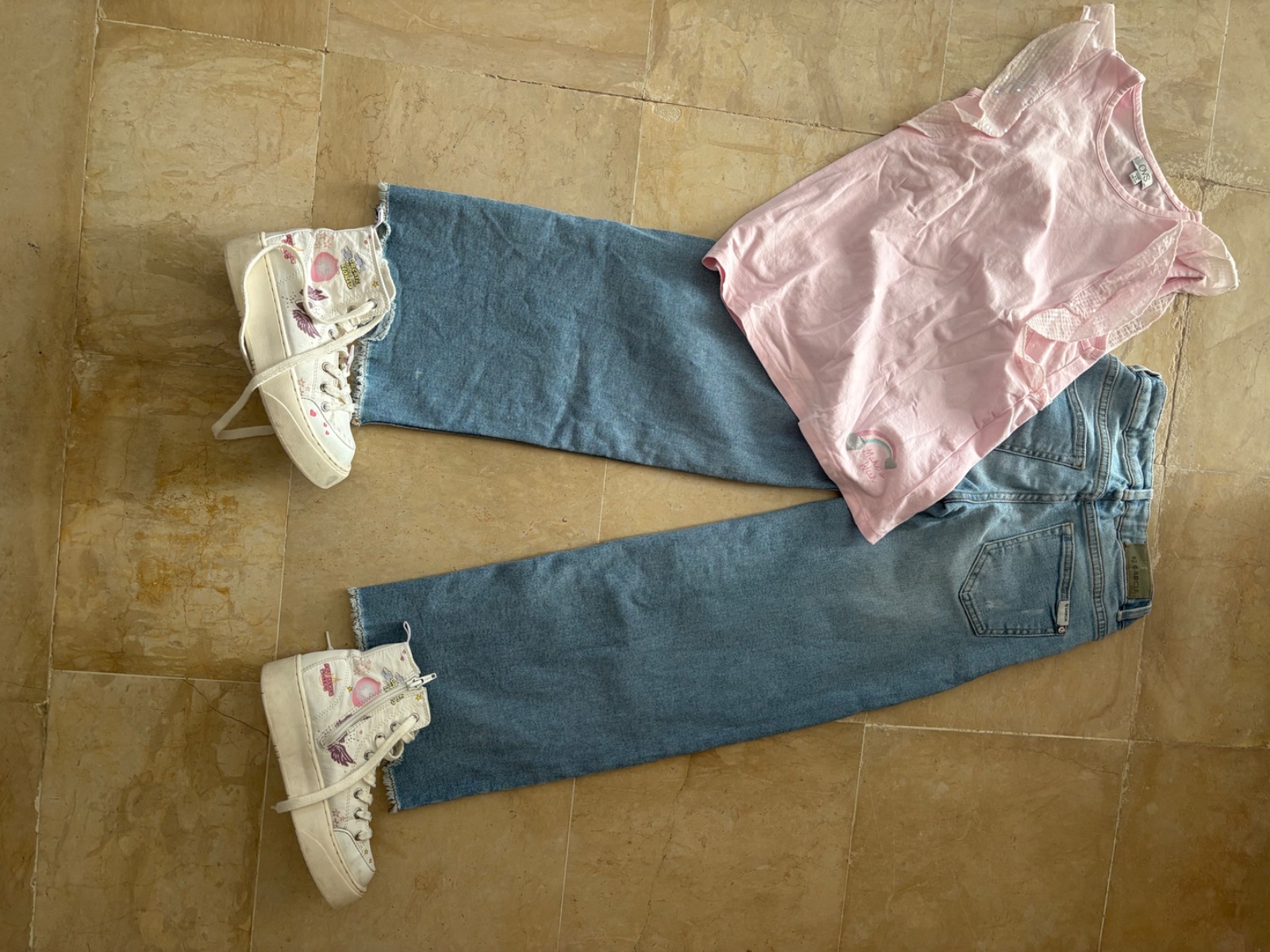Tenue fillette 10ans+baskets gratuites