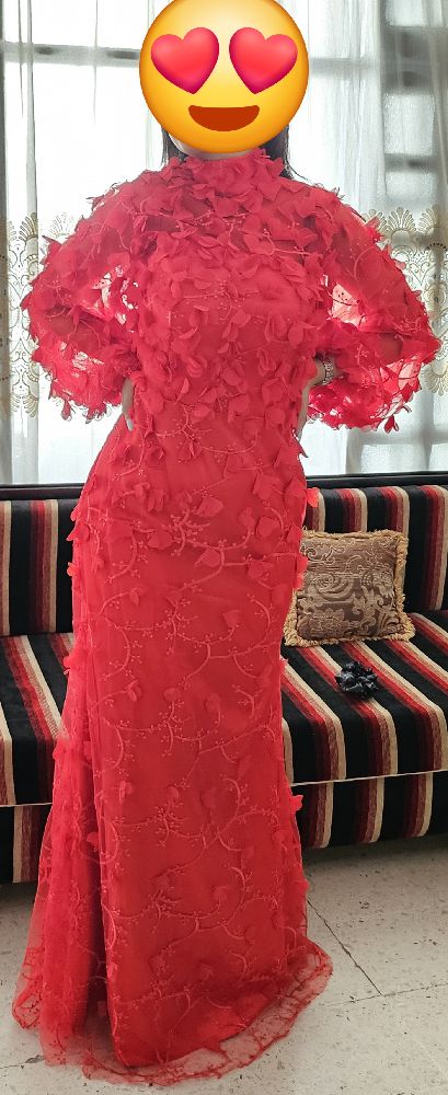 Robe rouge satiné 