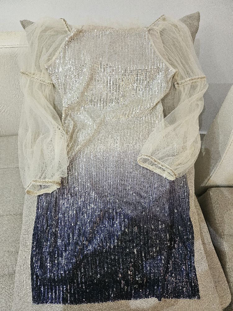 Jolie robe avec lentilles 