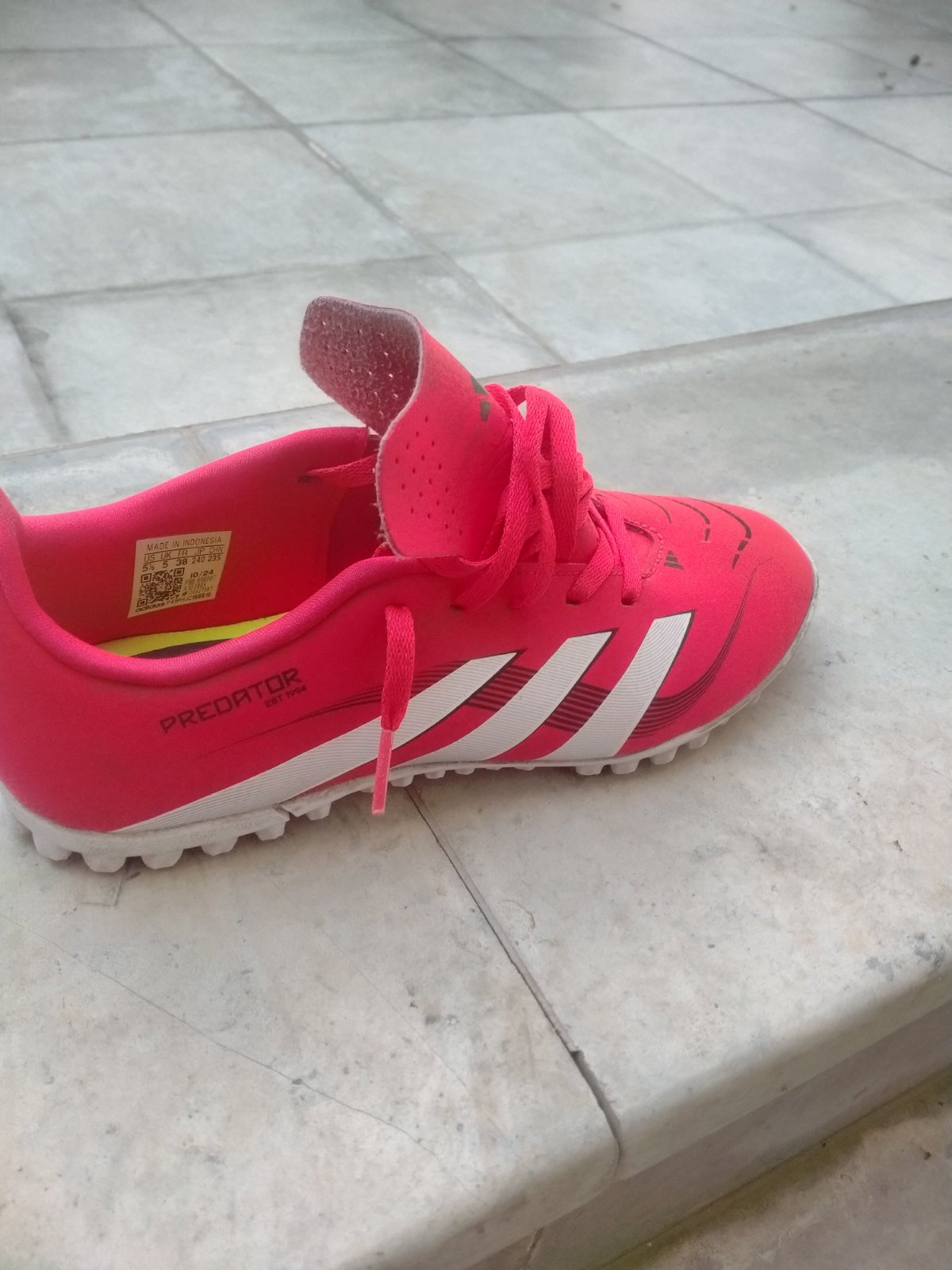 Crampon de foot Adidas Predator rouge