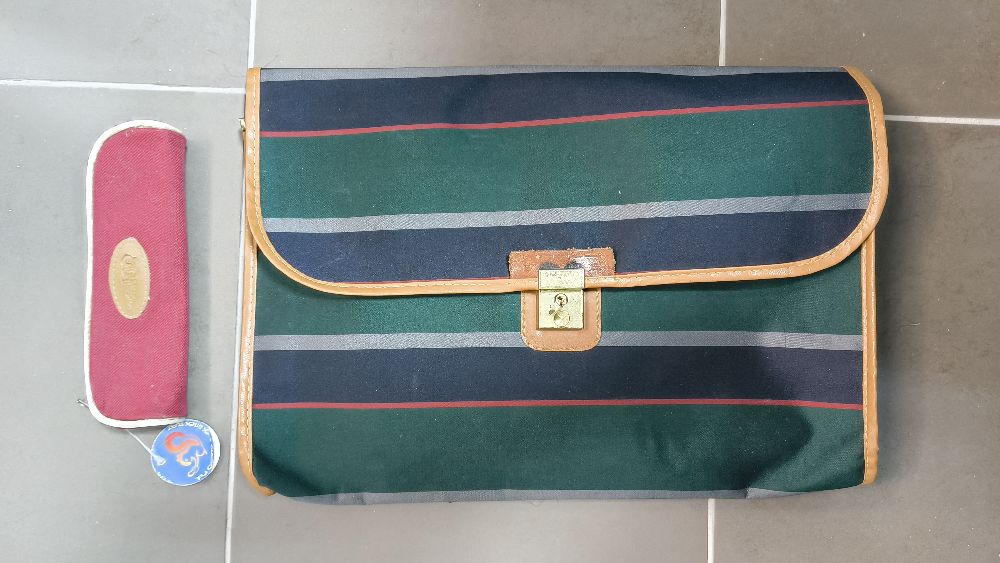 Files holder protective bag in perfect condition with external plastic layer for protection against water/rain