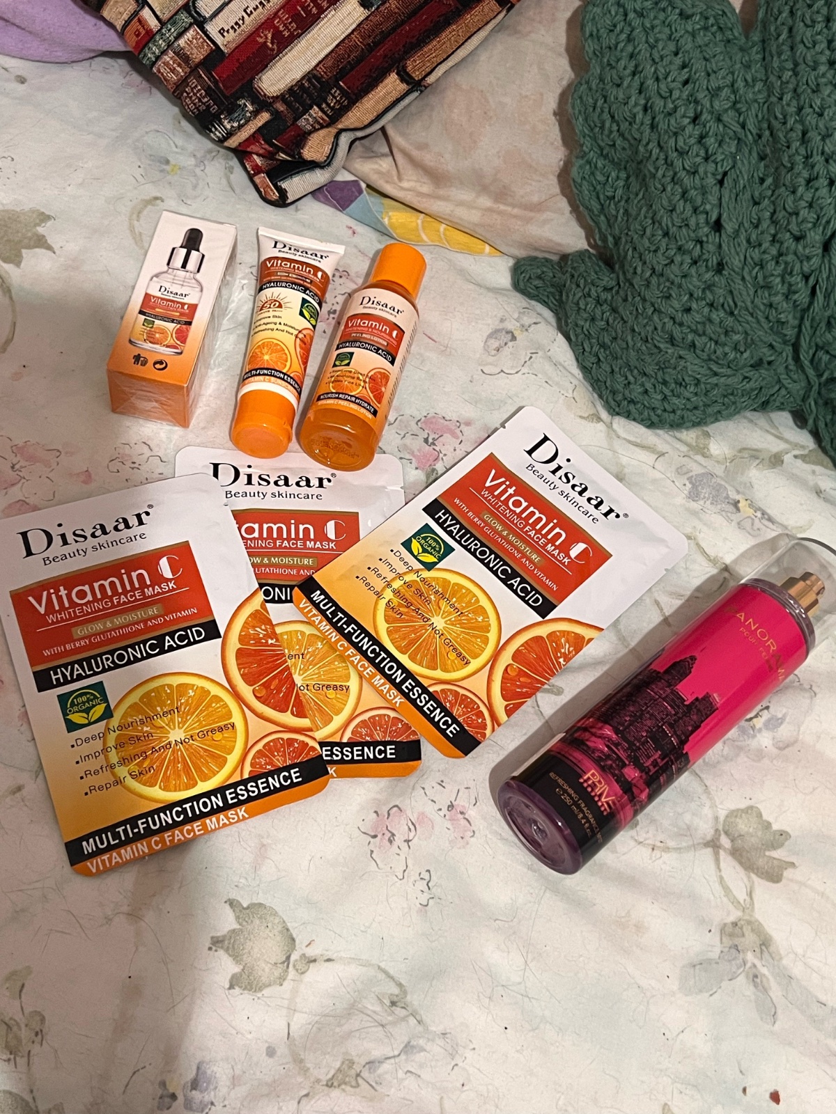 Serum + peeling lotion + ecran solaire + 3 sheet masks vitamine C avec un cadeau