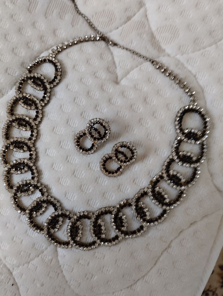 Parrure collier et boucles élégants 🖤🖤🖤