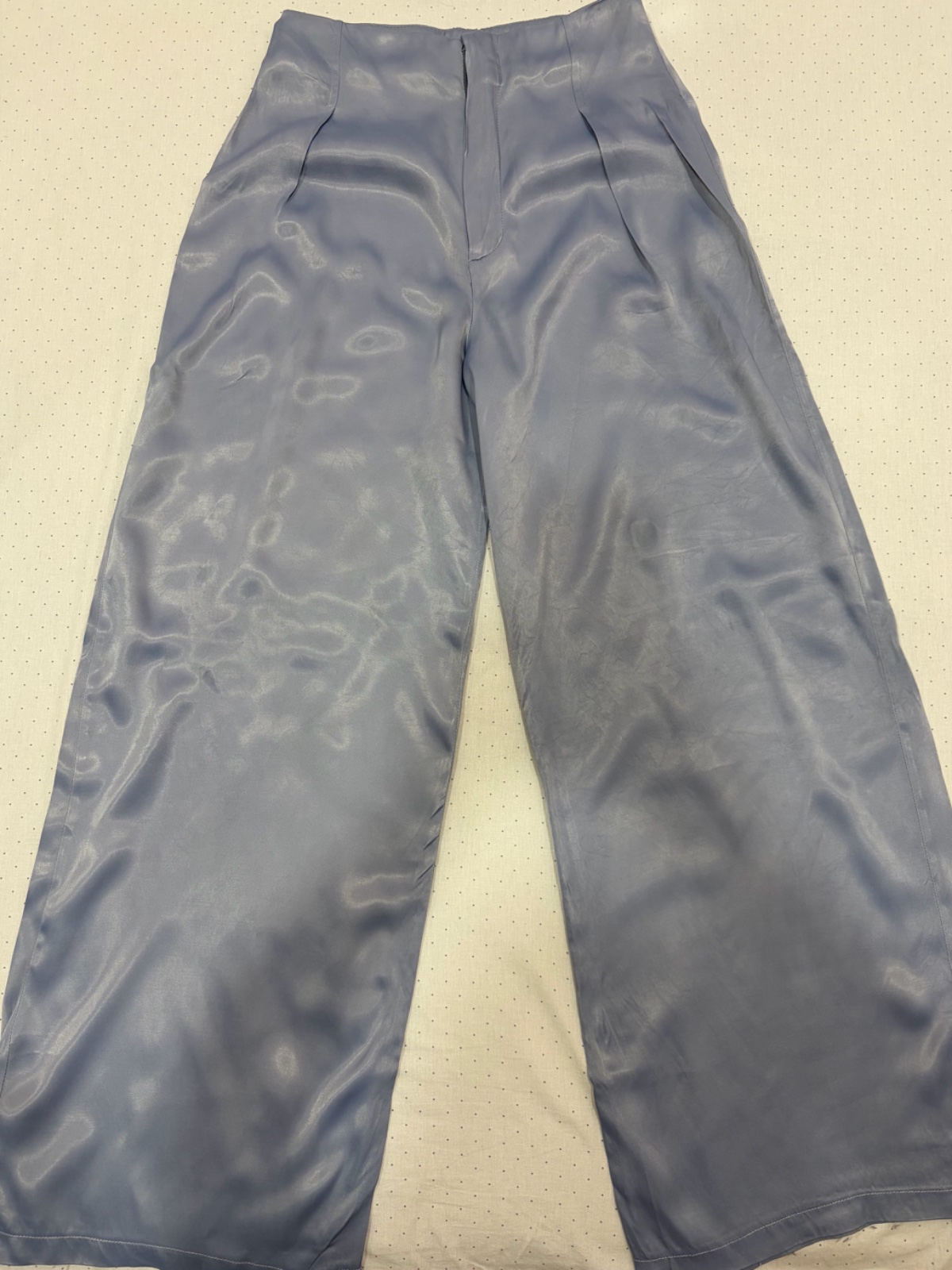 Pantalon fluide bleu gris satiné