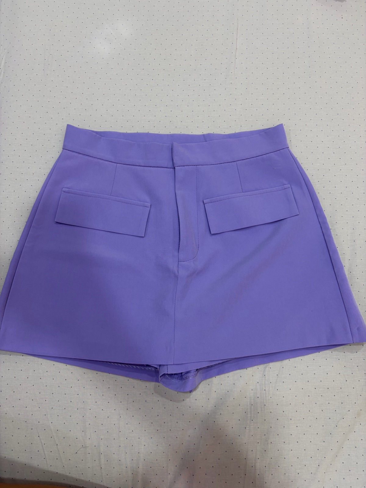 Short violet élégant à poches