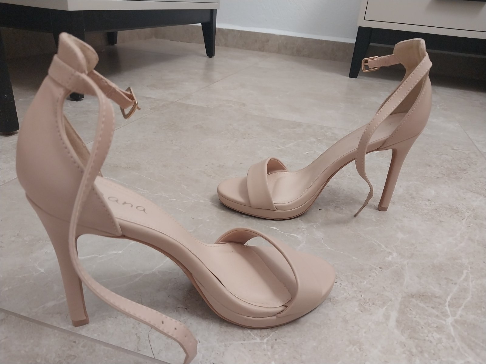 Sandale nude