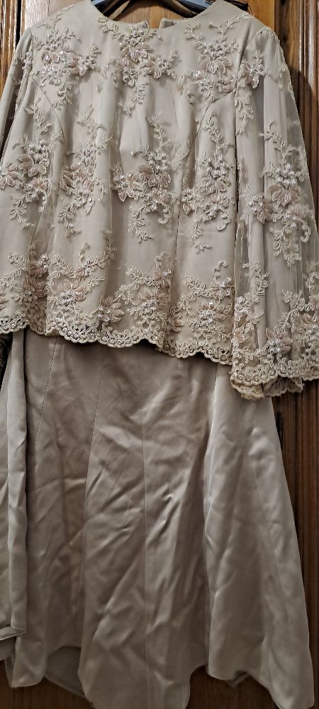 ensemble soirée en dentelle brodé 