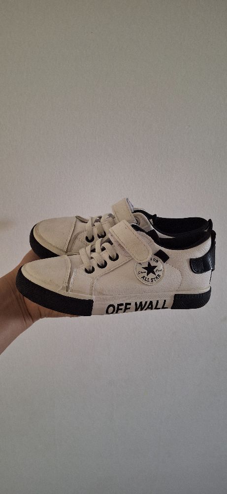 Basket enfant neuf