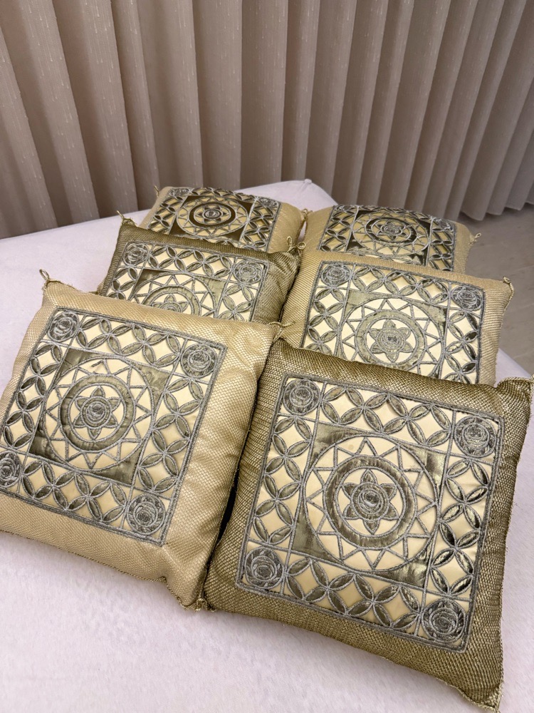Coussin decoratifs en dorre