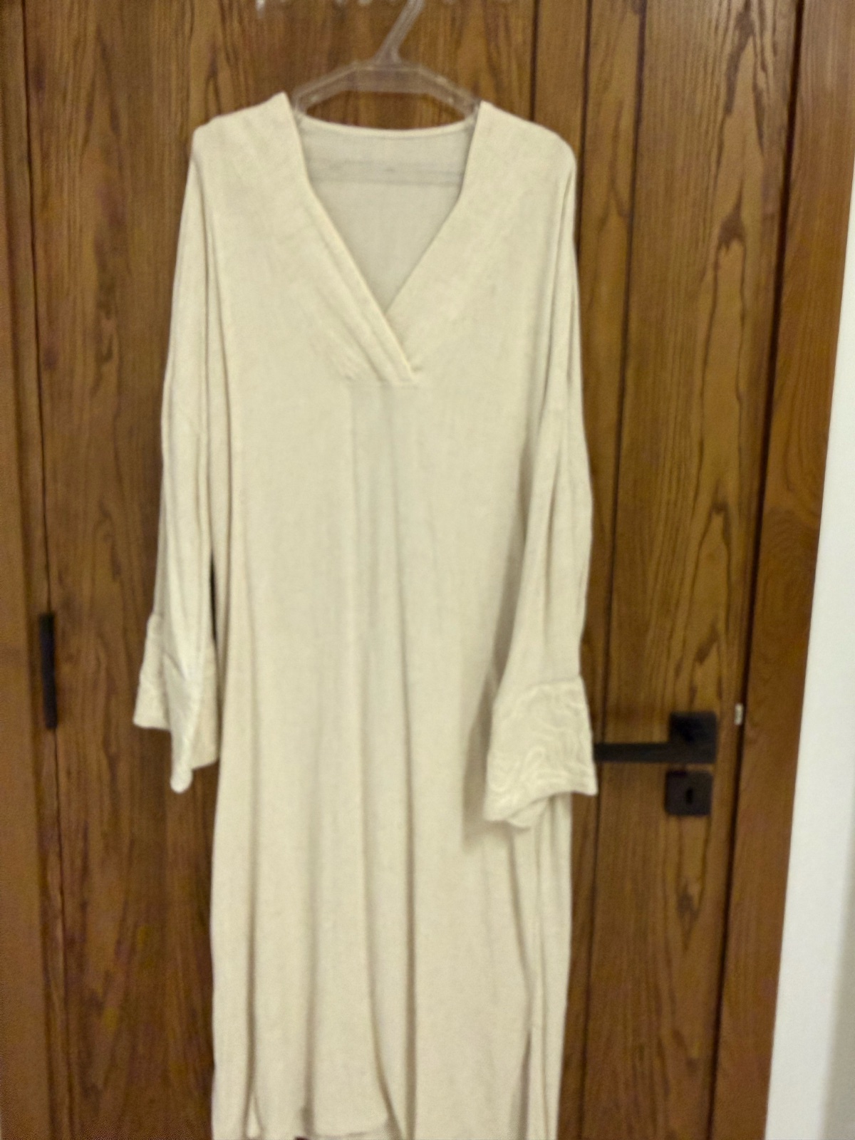 Robe col v manche brodé