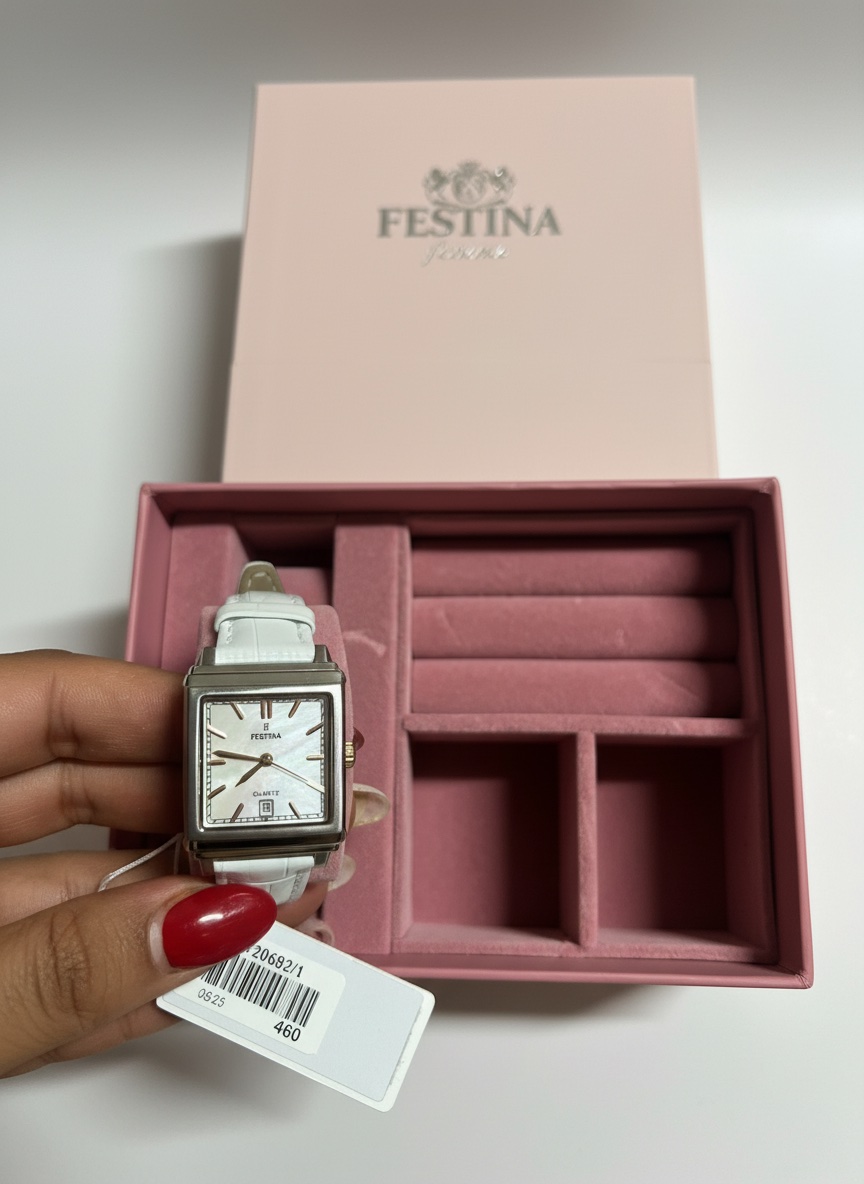 Montre blanche pour femme la marque festina jamais porté