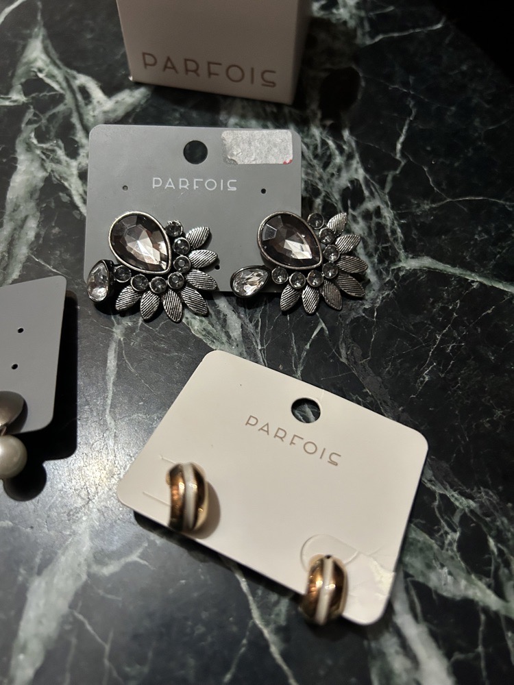 pack 6 boucles d'oreilles parfois et my jewels(la totalité est a 18)