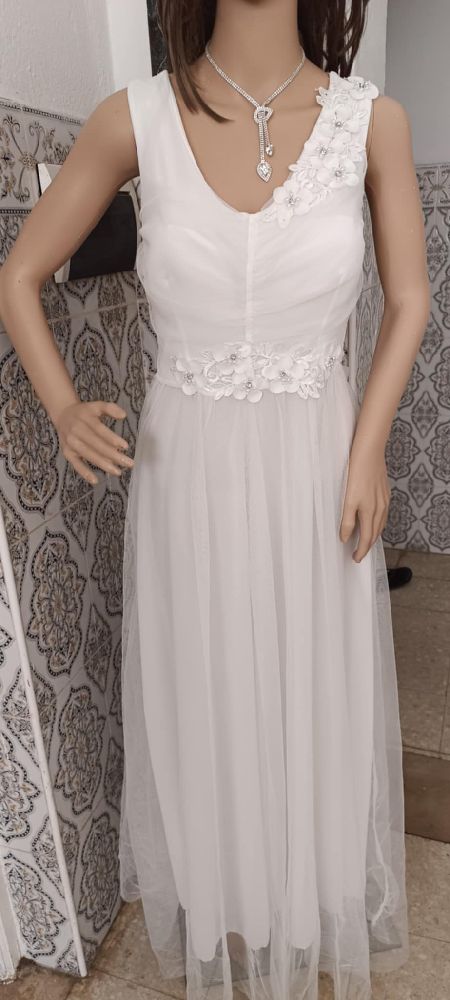 Robe soirée blanche convient pour fiançailles ou soirée taille 38.40.42,44 neuf importé d’Italie,acheter à 200 euro  profitez-en promotion 