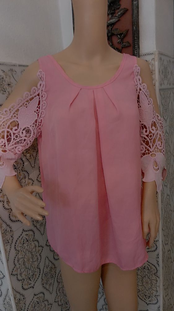 Pull avec dentelle rose bébé 