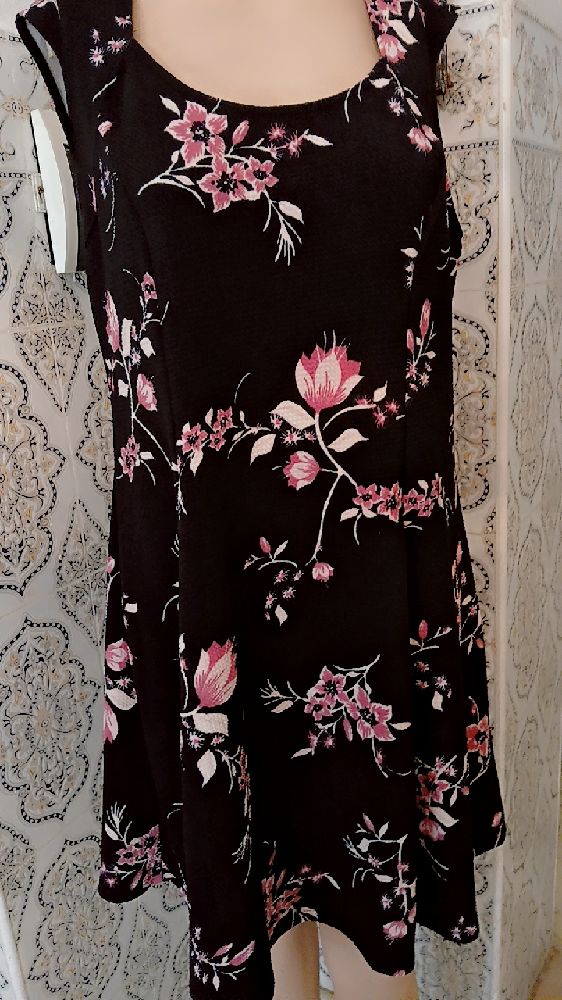 Robe coquette fleuri courte 