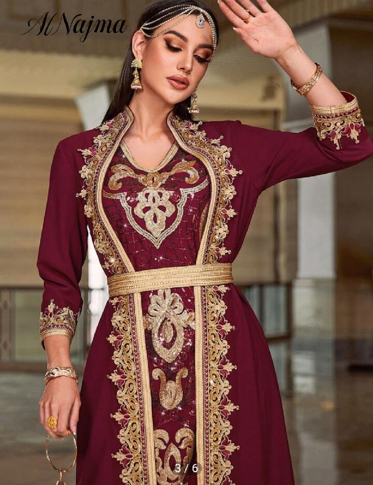 TendancesAl Najma caftan marocain  neuf  acheter 76 euro sacrifiée à 165 dt deux-pièces  bordeaux rouge ❤️ brodé en dorée,👉 cadeau pour l'acheteur un talon  soirée  dorée pointure 38 convient aussi pour 39 l'article cadeau disponible dernière photo